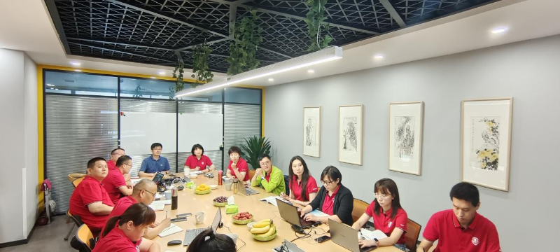 在王東的帶領(lǐng)下，山東牛商匯企業(yè)相互走訪學(xué)習(xí)、幫扶