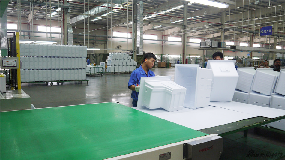 詳解定型、冷卻裝置的溫度和牽引速度對(duì)ABS工程塑料擠出成型的影響 
