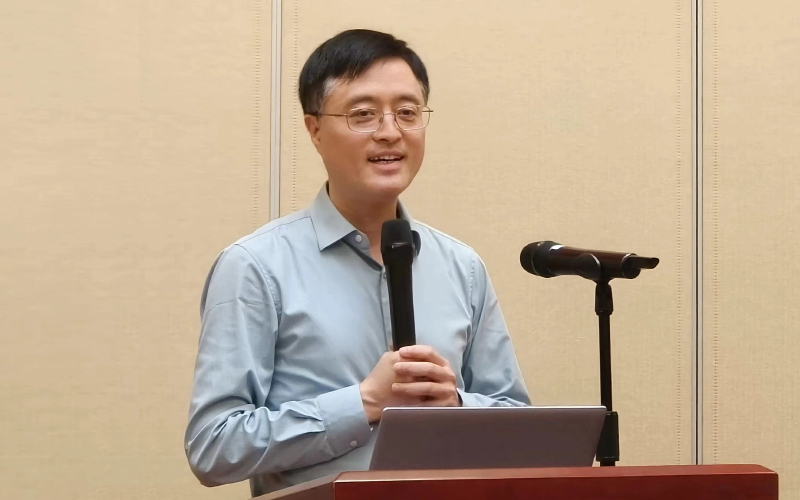《塑料工業(yè)》理事會副理事長、第10屆編委會編委、青島中新華美總經(jīng)理王東