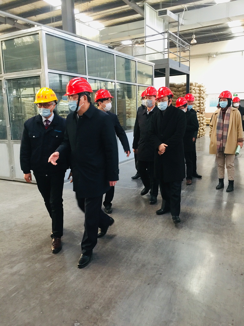 青島市委常委、統(tǒng)戰(zhàn)部部長王久軍、市委臺港澳辦主任紀(jì)家棟、城陽區(qū)區(qū)長解宏勁、區(qū)委常委、統(tǒng)戰(zhàn)部部長高尚倫一行蒞臨我司考察