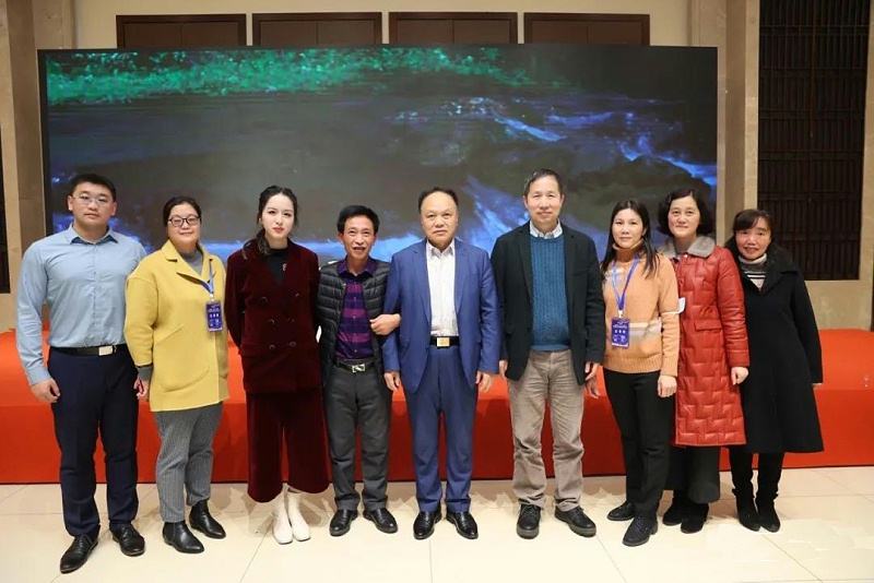 《塑料工業(yè)》全體人員與蹇錫高院士、王玉忠院士、劉孝波教授合影留念